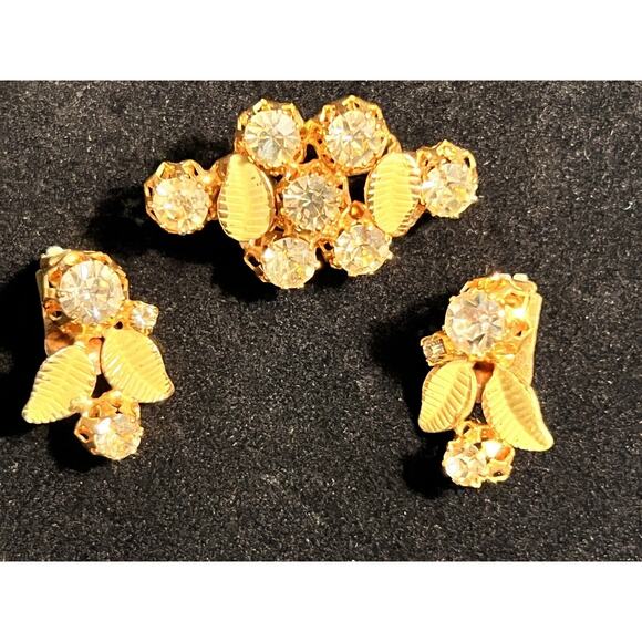 AUSTRIA VTG SIGNED YELLOW CRYSTAL ENAMEL LEAVES & GOLD TRIM BROOCH & EARRING SET - Picture 1 of 7